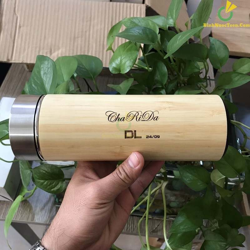 Bình giữ nhiệt vỏ tre khắc tên, khắc logo theo yêu cầu 3