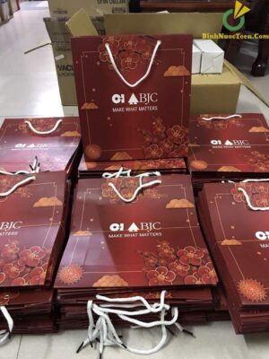 Túi Giấy Đựng Hộp Quà Tặng Có Quai Xách In Logo TG05 1